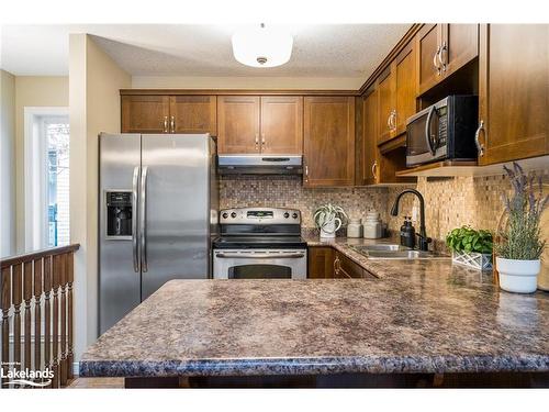 19 Lynden Street, Collingwood, ON - Indoor Photo Showing Kitchen With Double Sink With Upgraded Kitchen