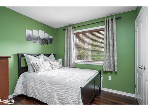 19 Lynden Street, Collingwood, ON - Indoor Photo Showing Bedroom