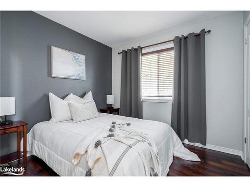 19 Lynden Street, Collingwood, ON - Indoor Photo Showing Bedroom