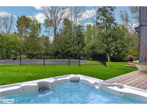 11 Woodview Drive, Clearview, ON - Outdoor With Backyard