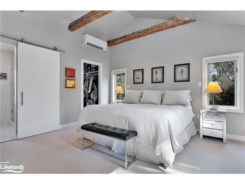 11 Woodview Drive, Clearview, ON - Indoor Photo Showing Bedroom