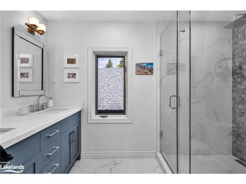 11 Woodview Drive, Clearview, ON - Indoor Photo Showing Bathroom