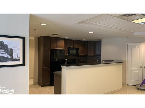 403-699 Aberdeen Boulevard, Midland, ON - Indoor Photo Showing Kitchen