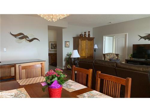 403-699 Aberdeen Boulevard, Midland, ON - Indoor Photo Showing Dining Room