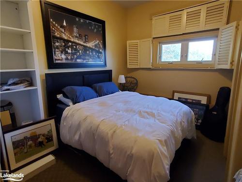 174 Vacation Inn Drive, Collingwood, ON - Indoor Photo Showing Bedroom