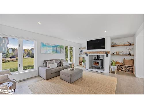 111 Fawcett Lane, Clarksburg, ON - Indoor Photo Showing Living Room With Fireplace