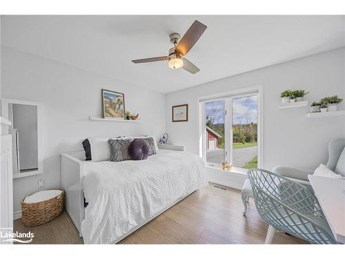 111 Fawcett Lane, Clarksburg, ON - Indoor Photo Showing Bedroom