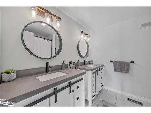 111 Fawcett Lane, Clarksburg, ON - Indoor Photo Showing Bathroom