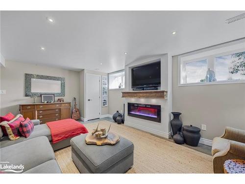 111 Fawcett Lane, Clarksburg, ON - Indoor Photo Showing Living Room With Fireplace