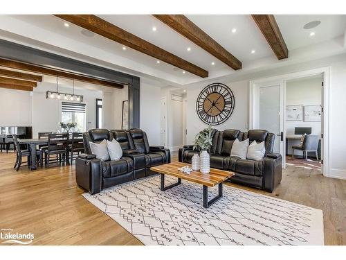 22 East John Street, Cookstown, ON - Indoor Photo Showing Living Room