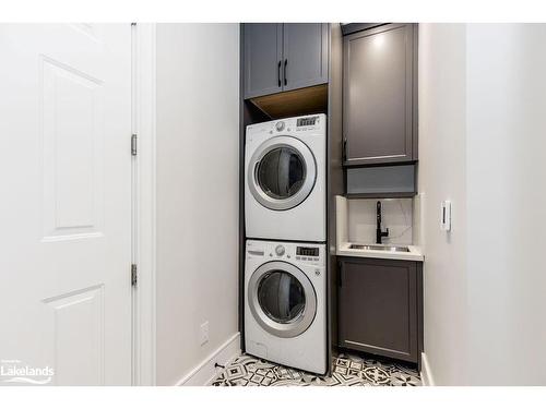 22 East John Street, Cookstown, ON - Indoor Photo Showing Laundry Room