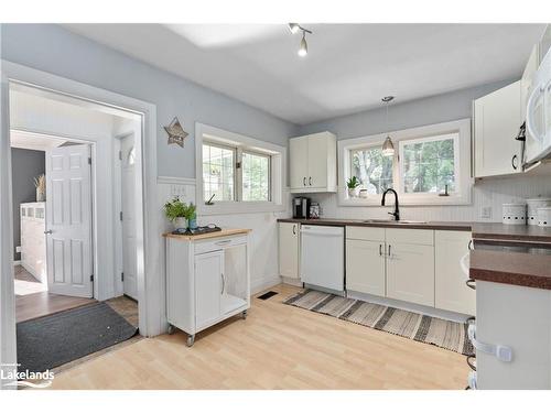 3 Cora Street E, Huntsville, ON - Indoor Photo Showing Kitchen