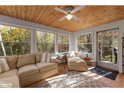 33 Humphrey Drive, Seguin, ON - Indoor Photo Showing Living Room