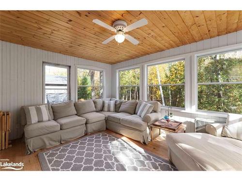 33 Humphrey Drive, Seguin, ON - Indoor Photo Showing Living Room