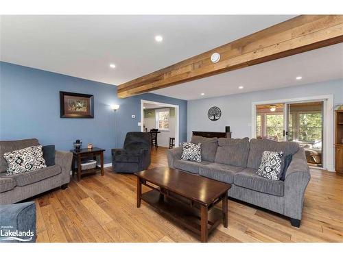 33 Humphrey Drive, Seguin, ON - Indoor Photo Showing Living Room