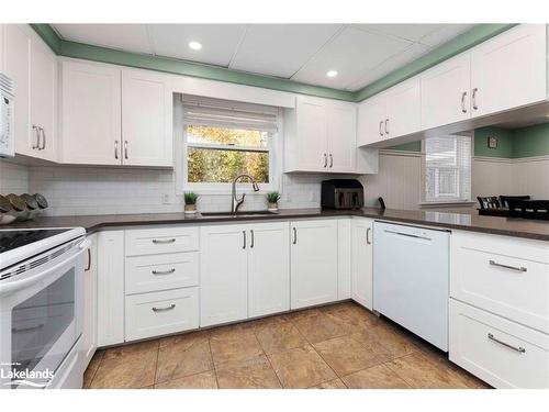 33 Humphrey Drive, Seguin, ON - Indoor Photo Showing Kitchen