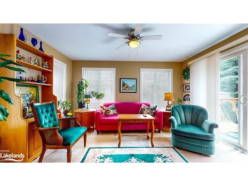 26 Pennsylvania Avenue, Wasaga Beach, ON - Indoor Photo Showing Living Room