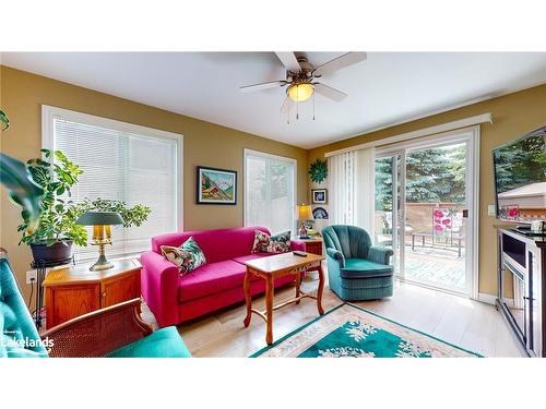 26 Pennsylvania Avenue, Wasaga Beach, ON - Indoor Photo Showing Living Room