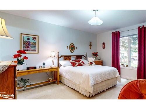 26 Pennsylvania Avenue, Wasaga Beach, ON - Indoor Photo Showing Bedroom