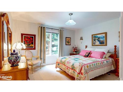 26 Pennsylvania Avenue, Wasaga Beach, ON - Indoor Photo Showing Bedroom