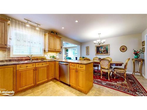 26 Pennsylvania Avenue, Wasaga Beach, ON - Indoor Photo Showing Kitchen With Double Sink