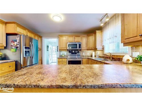 26 Pennsylvania Avenue, Wasaga Beach, ON - Indoor Photo Showing Kitchen With Double Sink