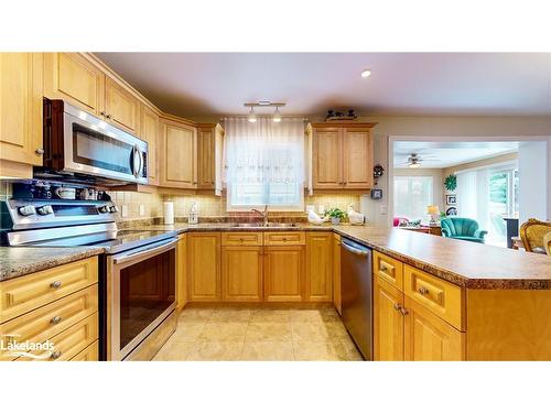 26 Pennsylvania Avenue, Wasaga Beach, ON - Indoor Photo Showing Kitchen With Double Sink