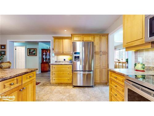 26 Pennsylvania Avenue, Wasaga Beach, ON - Indoor Photo Showing Kitchen