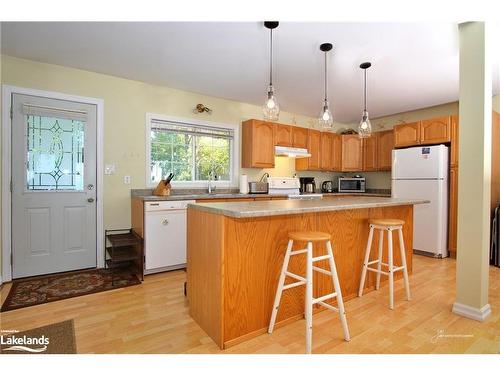 1354 Tiny Beaches Road N, Tiny Twp, ON - Indoor Photo Showing Kitchen