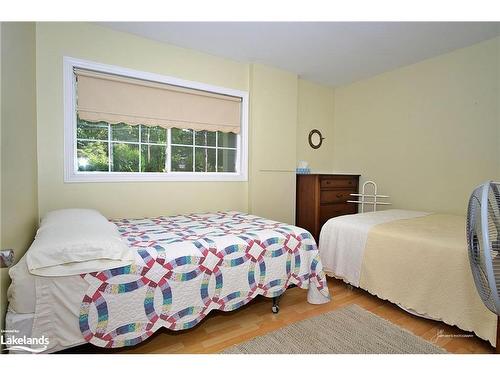 1354 Tiny Beaches Road N, Tiny Twp, ON - Indoor Photo Showing Bedroom