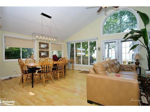 1354 Tiny Beaches Road N, Tiny Twp, ON - Indoor Photo Showing Dining Room