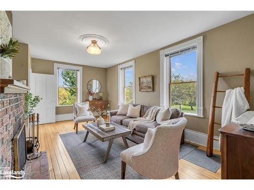 190 Old Lakeshore Road Road, The Blue Mountains, ON - Indoor Photo Showing Living Room