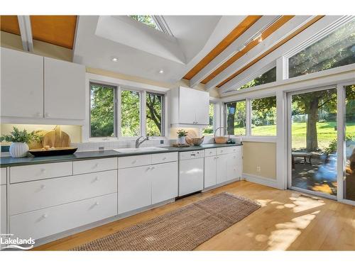 190 Old Lakeshore Road Road, The Blue Mountains, ON - Indoor Photo Showing Kitchen