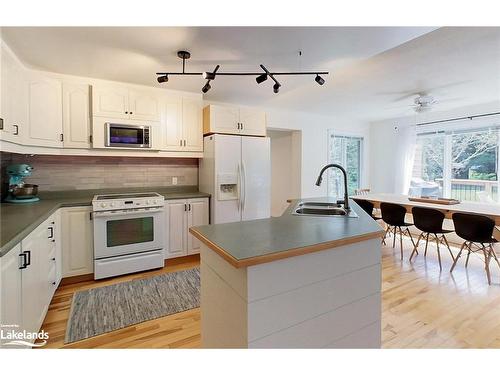 136 Maple Lane, The Blue Mountains, ON - Indoor Photo Showing Kitchen