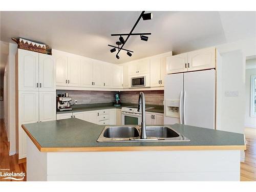 136 Maple Lane, The Blue Mountains, ON - Indoor Photo Showing Kitchen With Double Sink