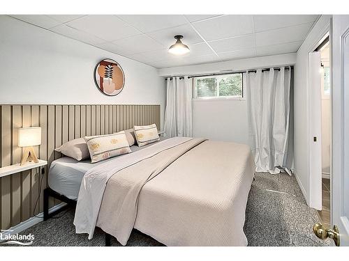 136 Maple Lane, The Blue Mountains, ON - Indoor Photo Showing Bedroom