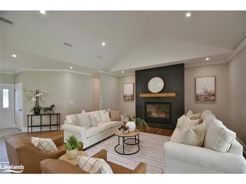 4 Laurel Boulevard, Collingwood, ON - Indoor Photo Showing Living Room With Fireplace