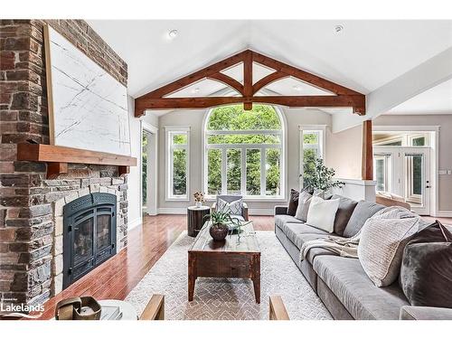 112 Cortina Crescent, The Blue Mountains, ON - Indoor Photo Showing Living Room With Fireplace