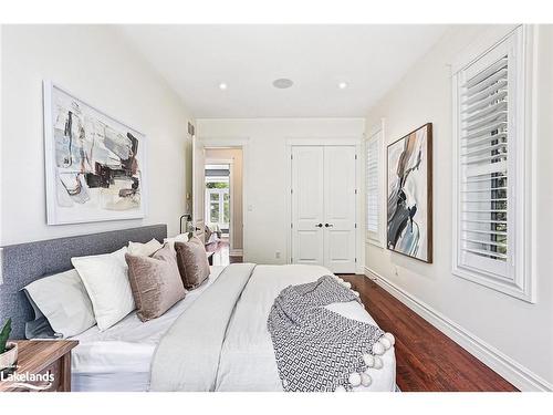 112 Cortina Crescent, The Blue Mountains, ON - Indoor Photo Showing Bedroom