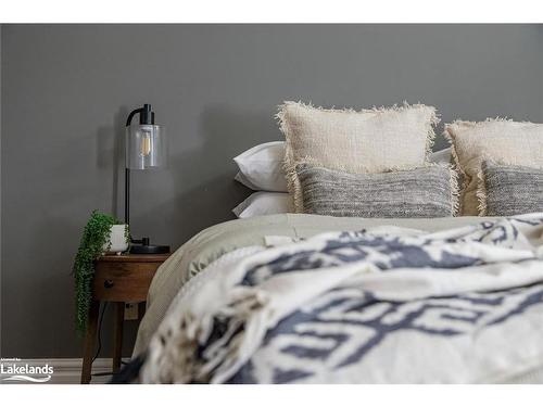 112 Cortina Crescent, The Blue Mountains, ON - Indoor Photo Showing Bedroom