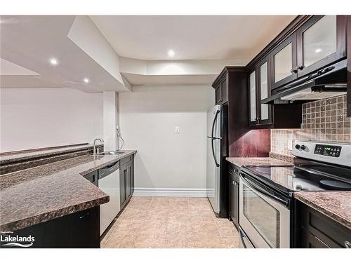 112 Cortina Crescent, The Blue Mountains, ON - Indoor Photo Showing Kitchen