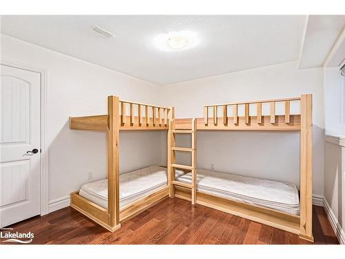 112 Cortina Crescent, The Blue Mountains, ON - Indoor Photo Showing Bedroom