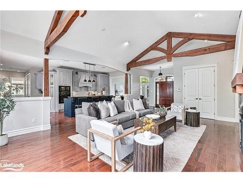 112 Cortina Crescent, The Blue Mountains, ON - Indoor Photo Showing Living Room