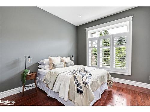 112 Cortina Crescent, The Blue Mountains, ON - Indoor Photo Showing Bedroom