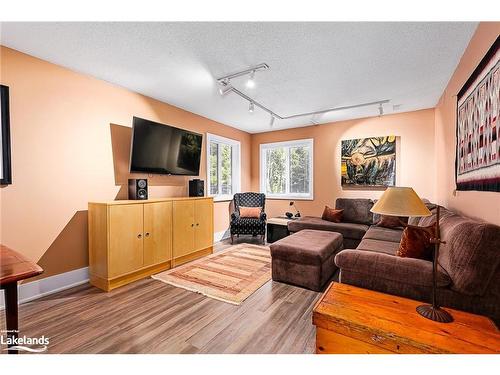 23 Forest Drive, Collingwood, ON - Indoor Photo Showing Living Room