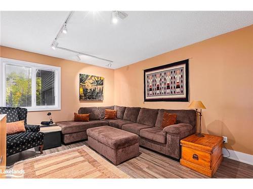 23 Forest Drive, Collingwood, ON - Indoor Photo Showing Living Room