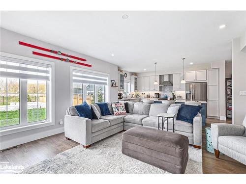 104 Red Pine Street, The Blue Mountains, ON - Indoor Photo Showing Living Room