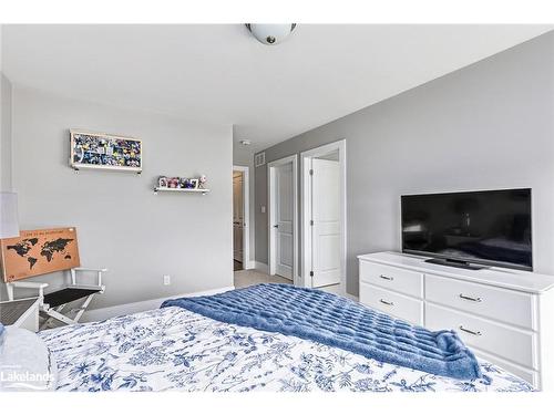 104 Red Pine Street, The Blue Mountains, ON - Indoor Photo Showing Bedroom