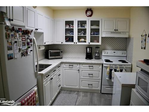 102-696 King Street, Midland, ON - Indoor Photo Showing Kitchen