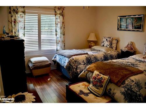 102-696 King Street, Midland, ON - Indoor Photo Showing Bedroom